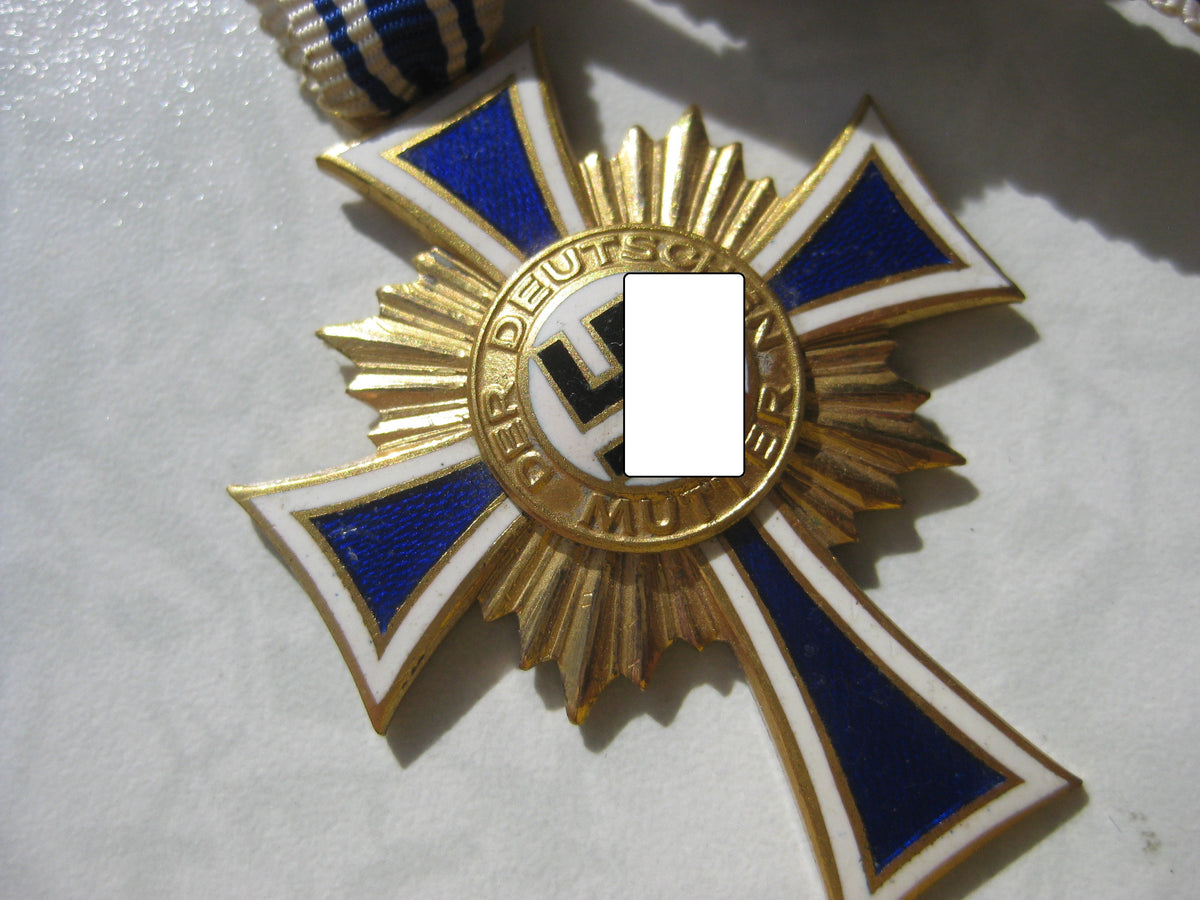 Ehrenkreuz der deutschen Mutter / Mutterkreuz in Gold / Dritte Stufe Mint Condition