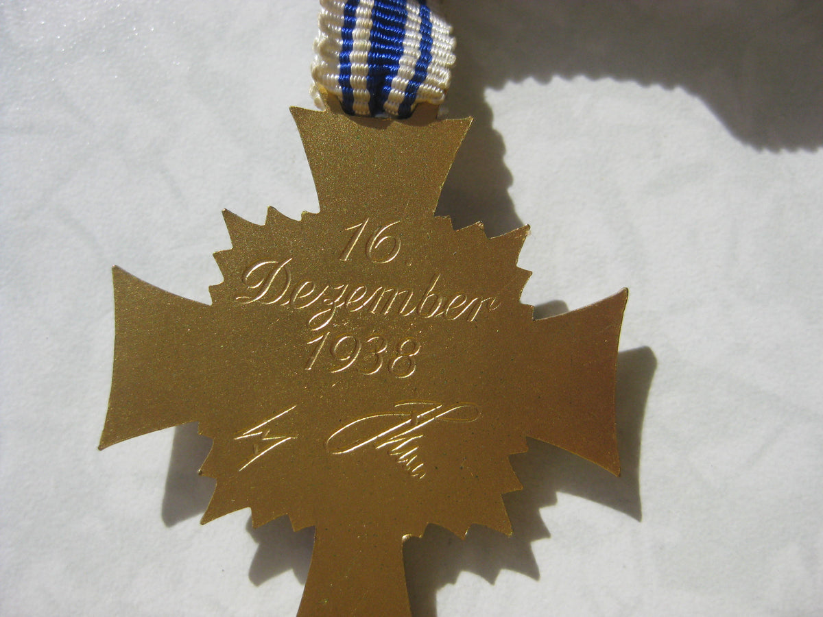 Ehrenkreuz der deutschen Mutter / Mutterkreuz in Gold / Dritte Stufe Mint Condition