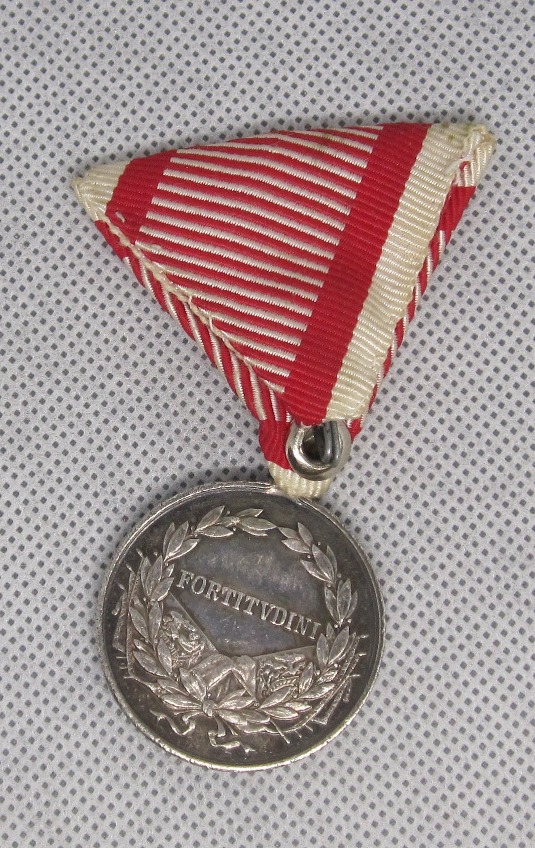 Medaille Österreich 1914 Kleine silberne Tapferkeitsmedaille Variante MIT RANDPUNZE