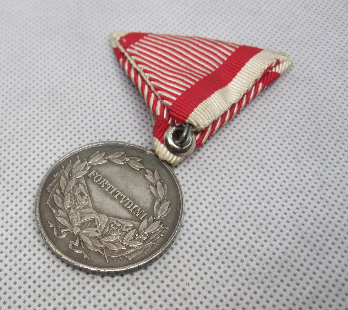 Medaille Österreich 1914 Kleine silberne Tapferkeitsmedaille Variante MIT RANDPUNZE