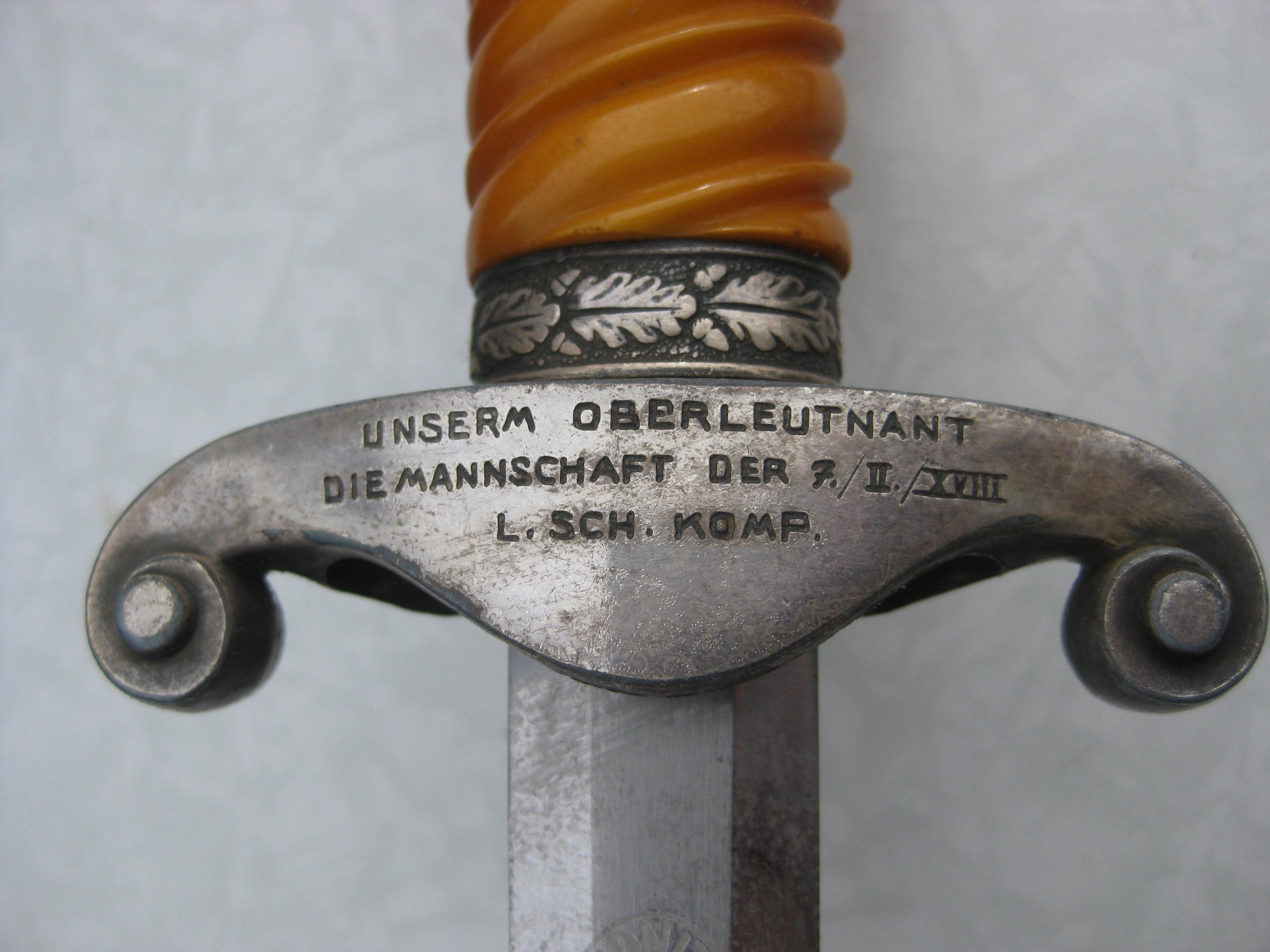 H.W.      Offiziersdolch Dolch für Offiziere Heeresdolch Hersteller: Höller in Solingen MIT WIDMUNG!!!