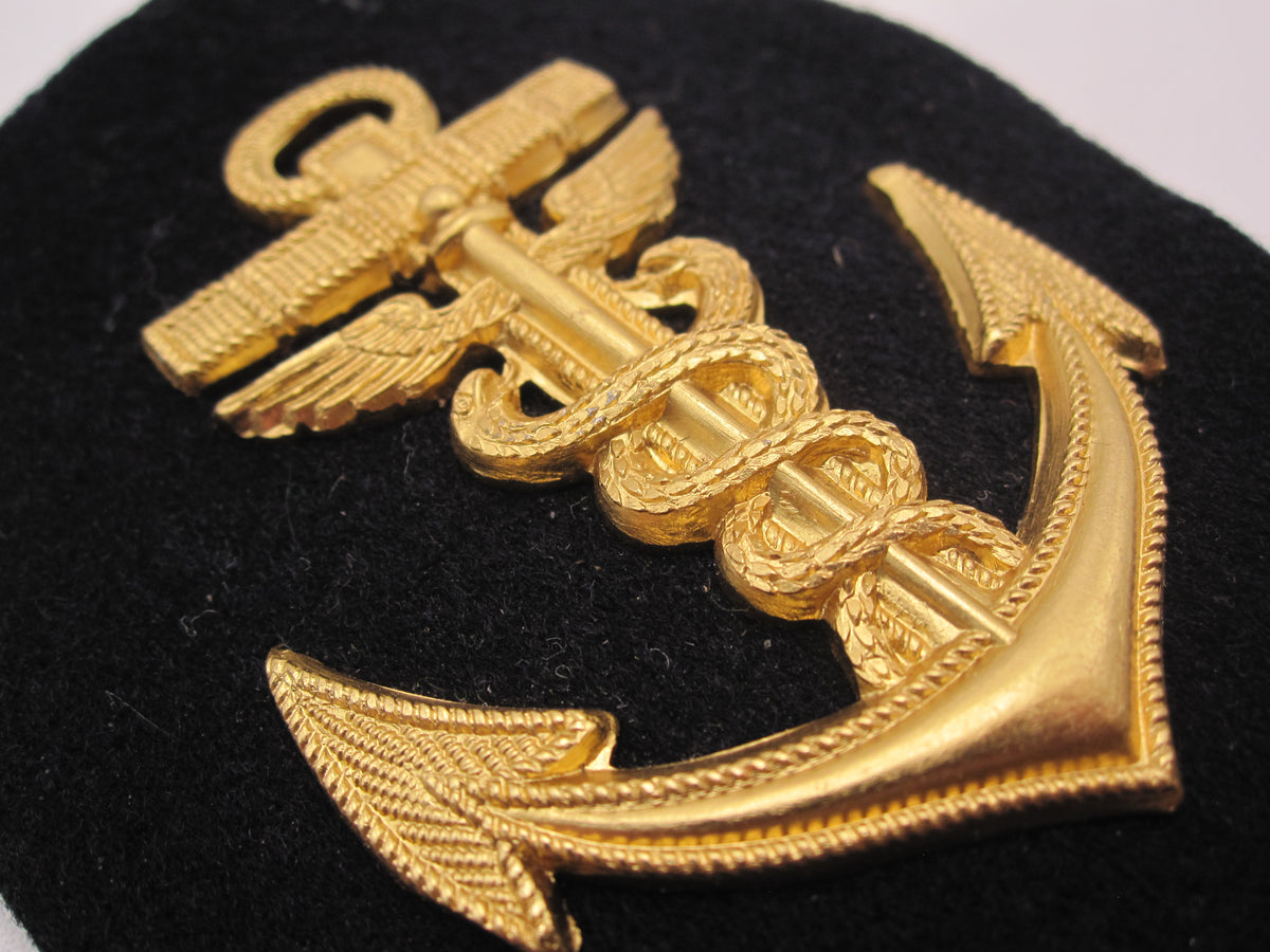 H.W.  -  -     ORIGINAL Tätigkeitsabzeichen Verwaltungs Maat Metallauflage Mint Condition