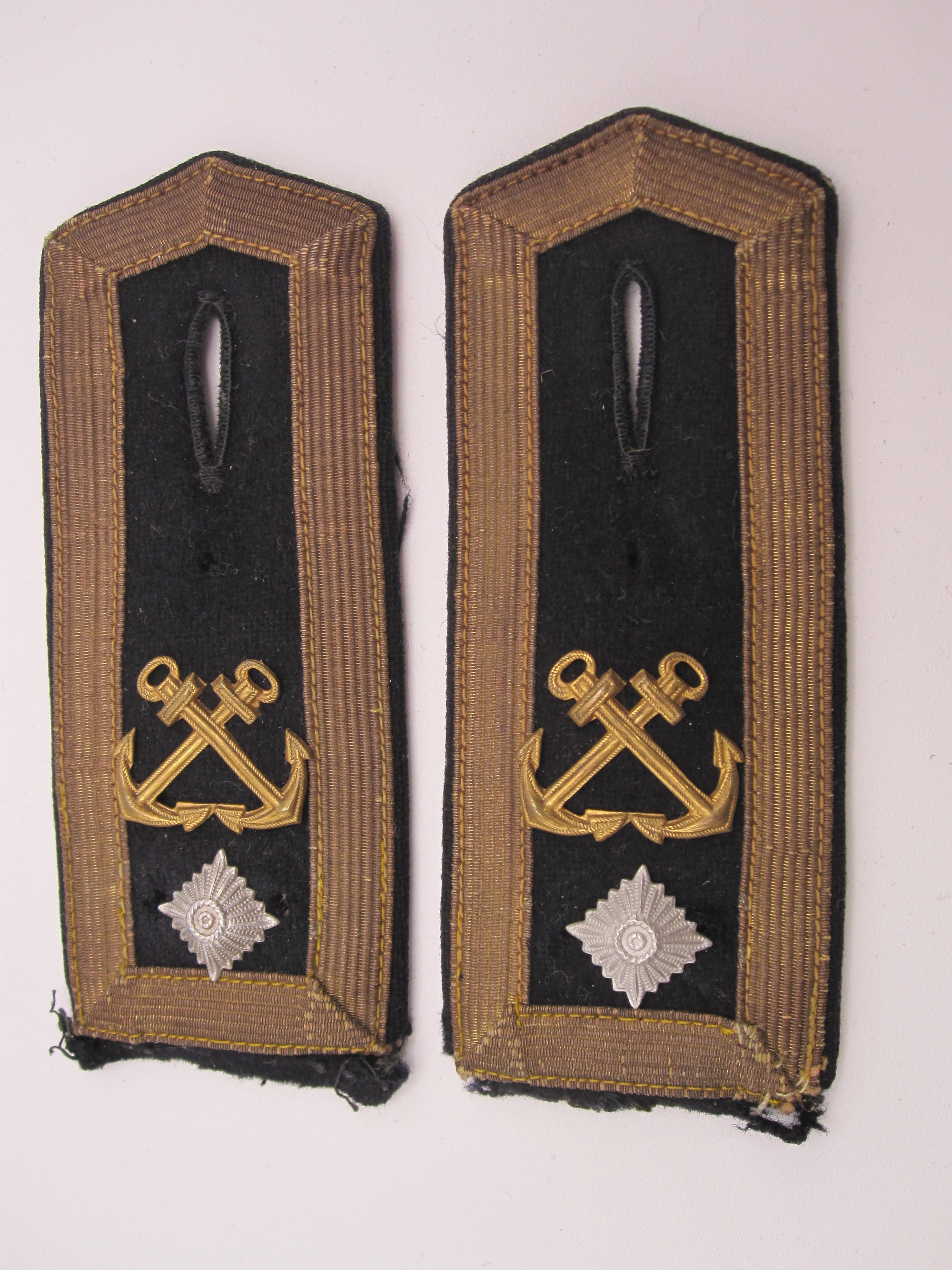 H.W.      ORIGINAL Schulterklappen / Schulterstücke Ober Steuermann der Kriegsmarine