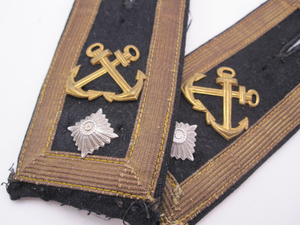H.W.      ORIGINAL Schulterklappen / Schulterstücke Ober Steuermann der Kriegsmarine