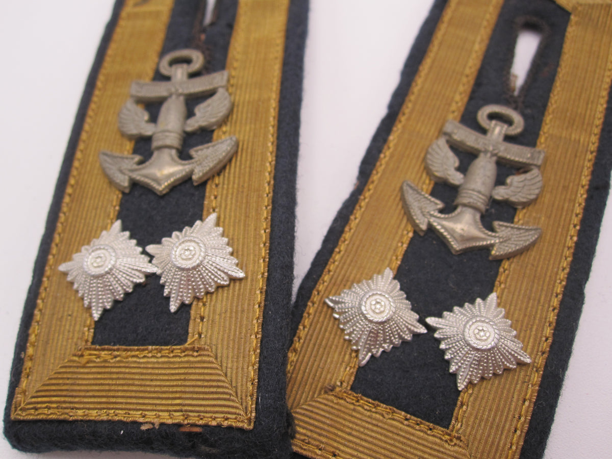 H.W.      ORIGINAL Schulterklappen / Schulterstücke Stabs Bootsmann der Kriegsmarine