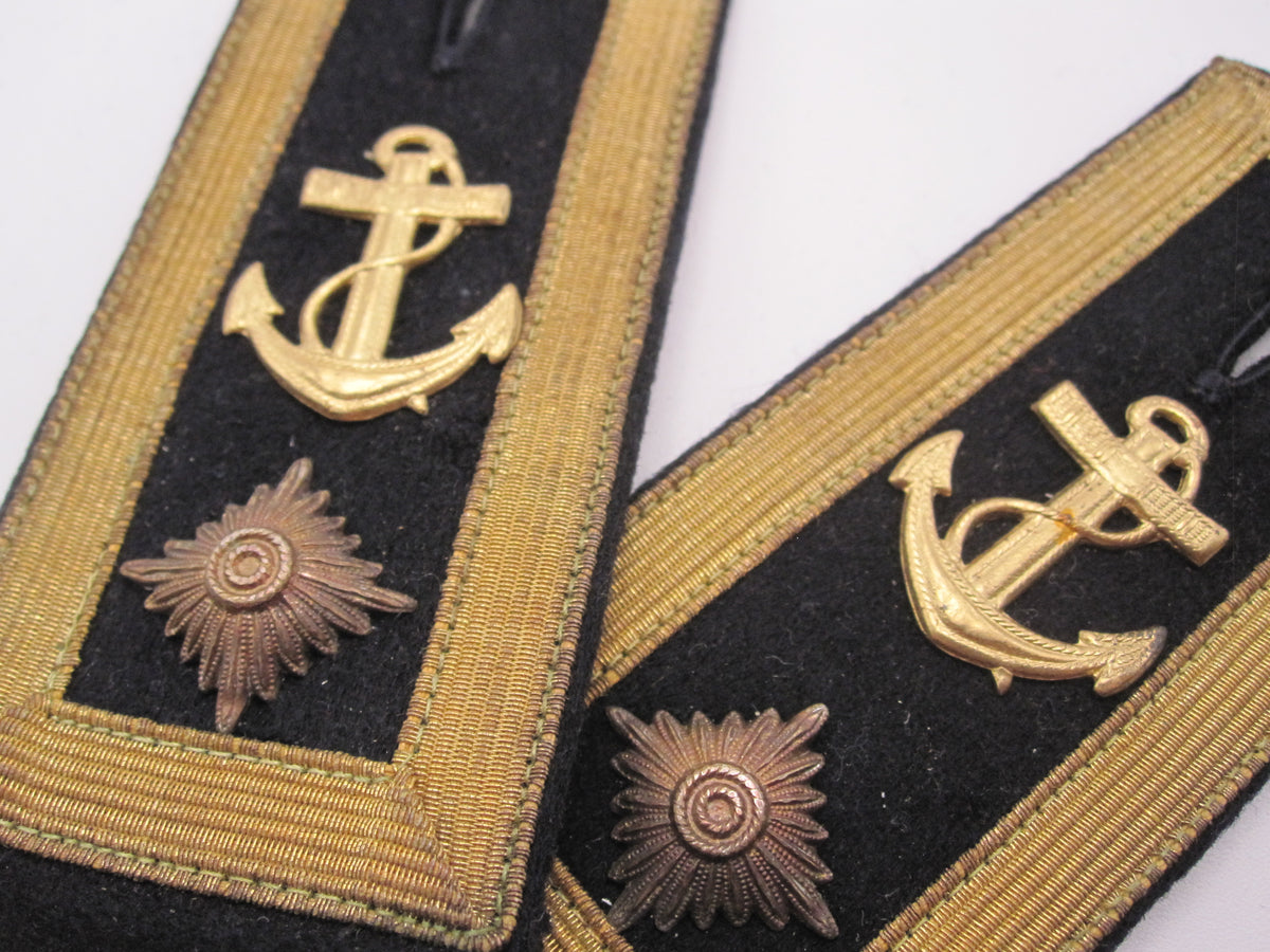 H.W.   -  -  ORIGINAL Schulterklappen / Schulterstücke  Bootsmann der Kriegsmarine