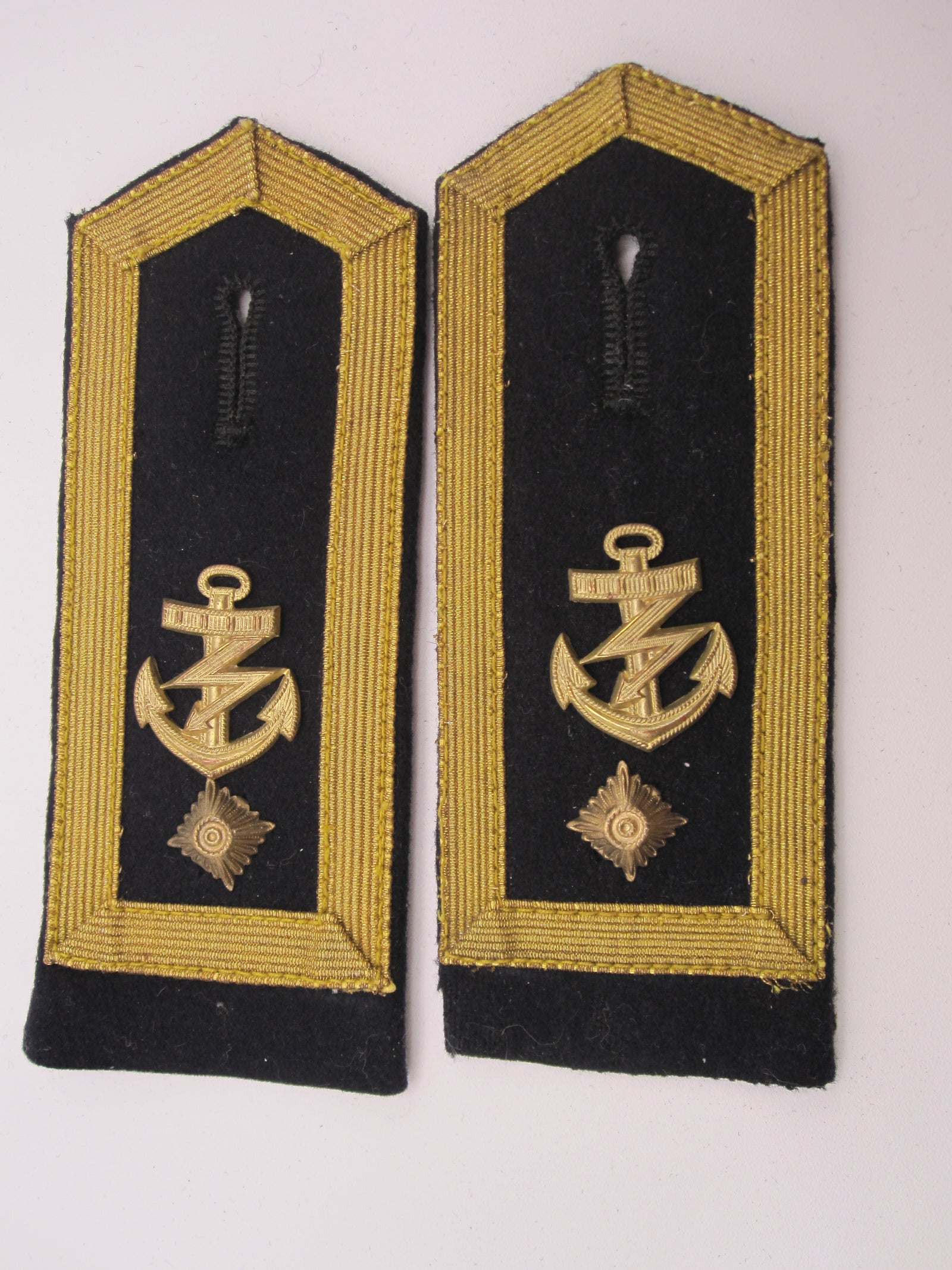 H.W.    -  -   ORIGINAL Schulterklappen / Schulterstücke Funkmeister der Kriegsmarine Mint Condition