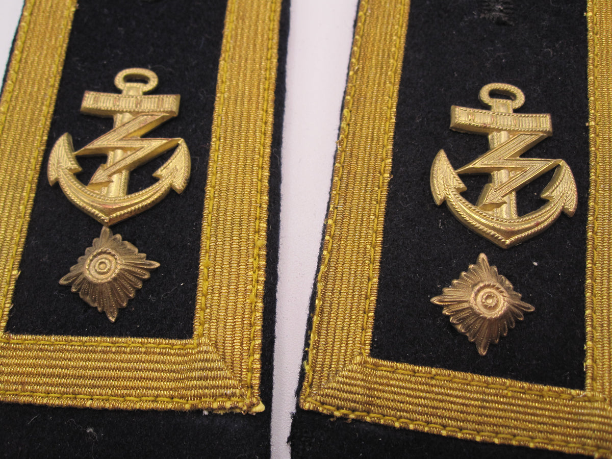 H.W.    -  -   ORIGINAL Schulterklappen / Schulterstücke Funkmeister der Kriegsmarine Mint Condition
