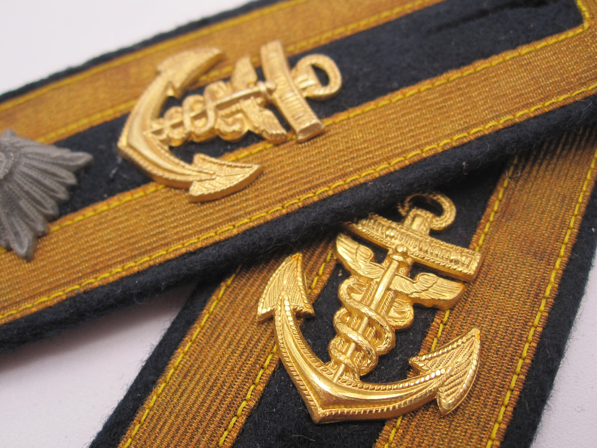 H.W.   -  -    ORIGINAL Schulterklappen / Schulterstücke Verwaltungstruppe Feldwebel der Kriegsmarine Mint Condition