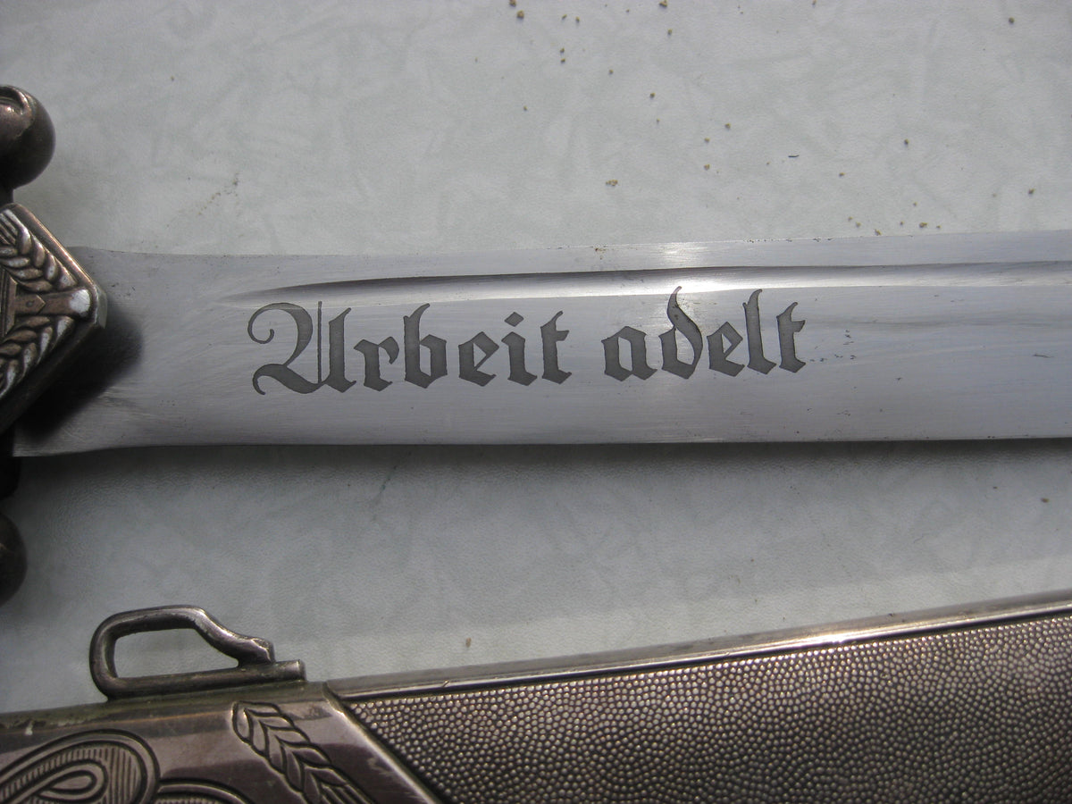H.W.  -  -  Reichsarbeitsdienst (RAD) Führerdolch Hauer für Führer M1937