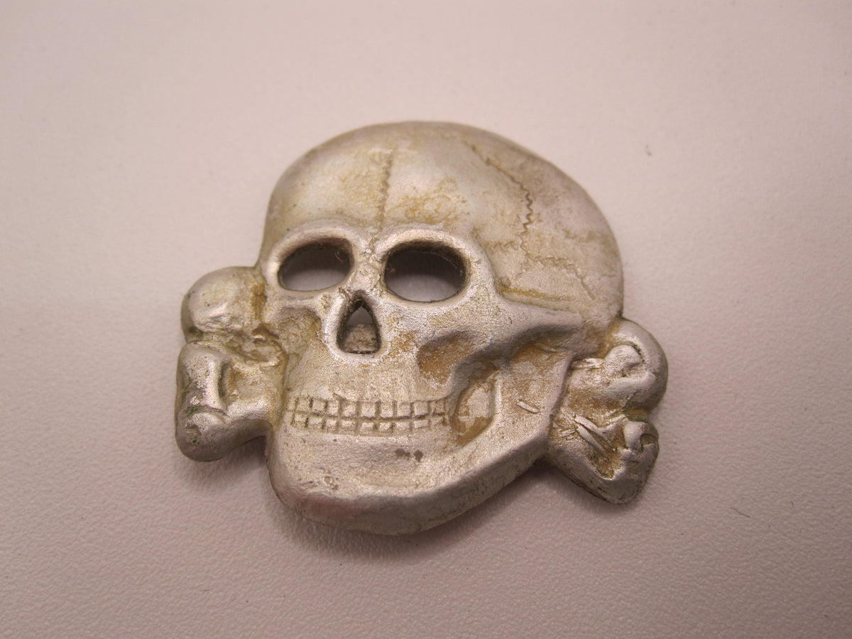 SS - Totenkopf für die Schirmmütze der Waffen-SS Reenactment