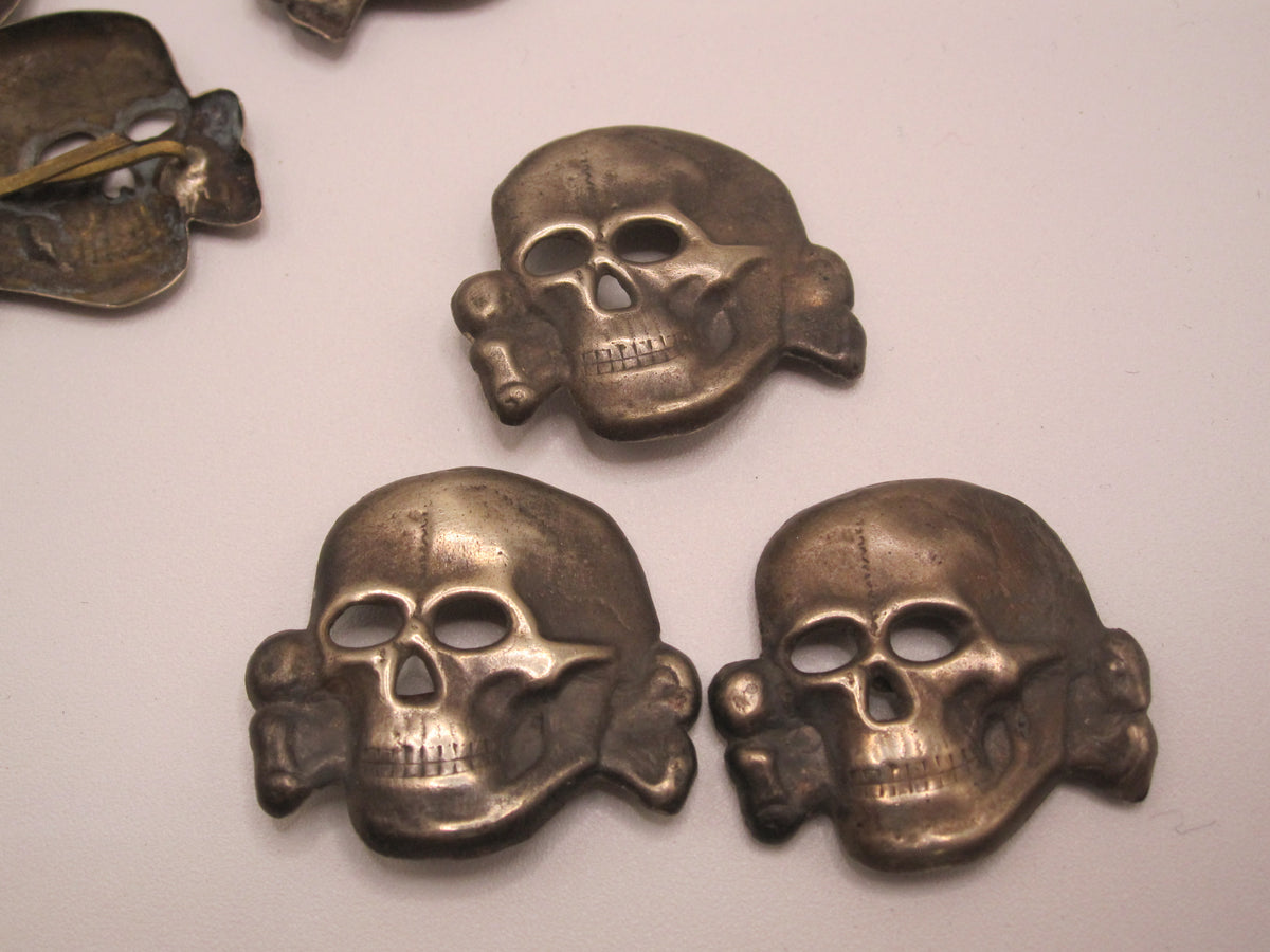 SS - Totenkopf für die Schirmmütze der Waffen-SS Reenactment