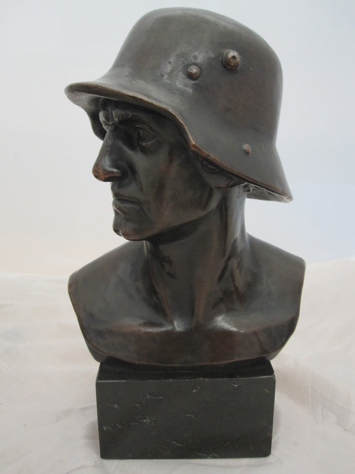 Originale, alte GROßE  Soldatenbüste Wehrmachtssoldat mit Stahlhelm Büste Erinnerungsstück