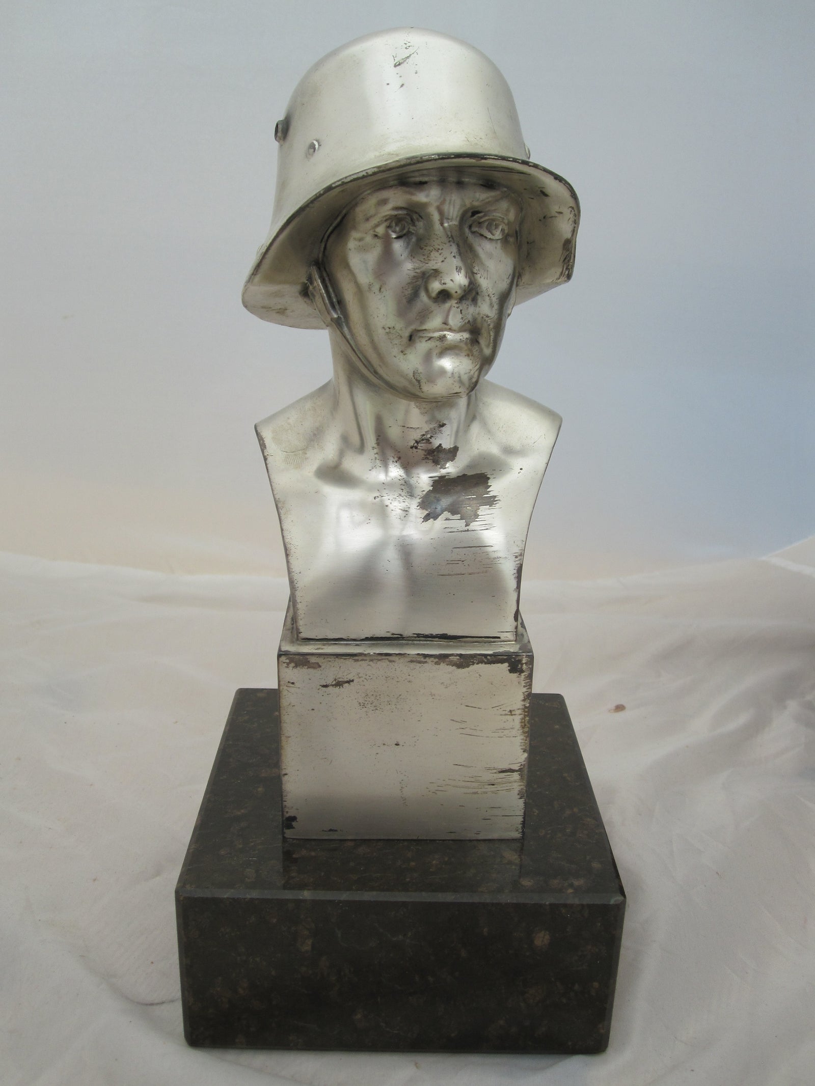 Originale, alte GROßE  Soldatenbüste Wehrmachtssoldat mit Stahlhelm Büste Erinnerungsstück
