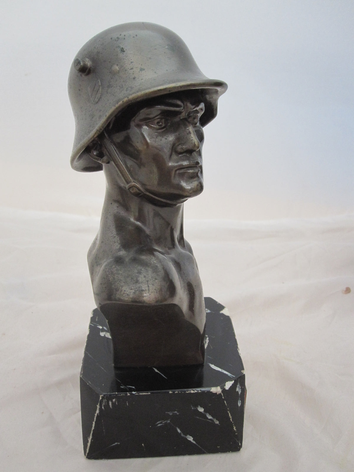 Erinnerungsstück Soldatenbüste Wehrmachtssoldat mit Stahlhelm Büste Ritterkreuzträger