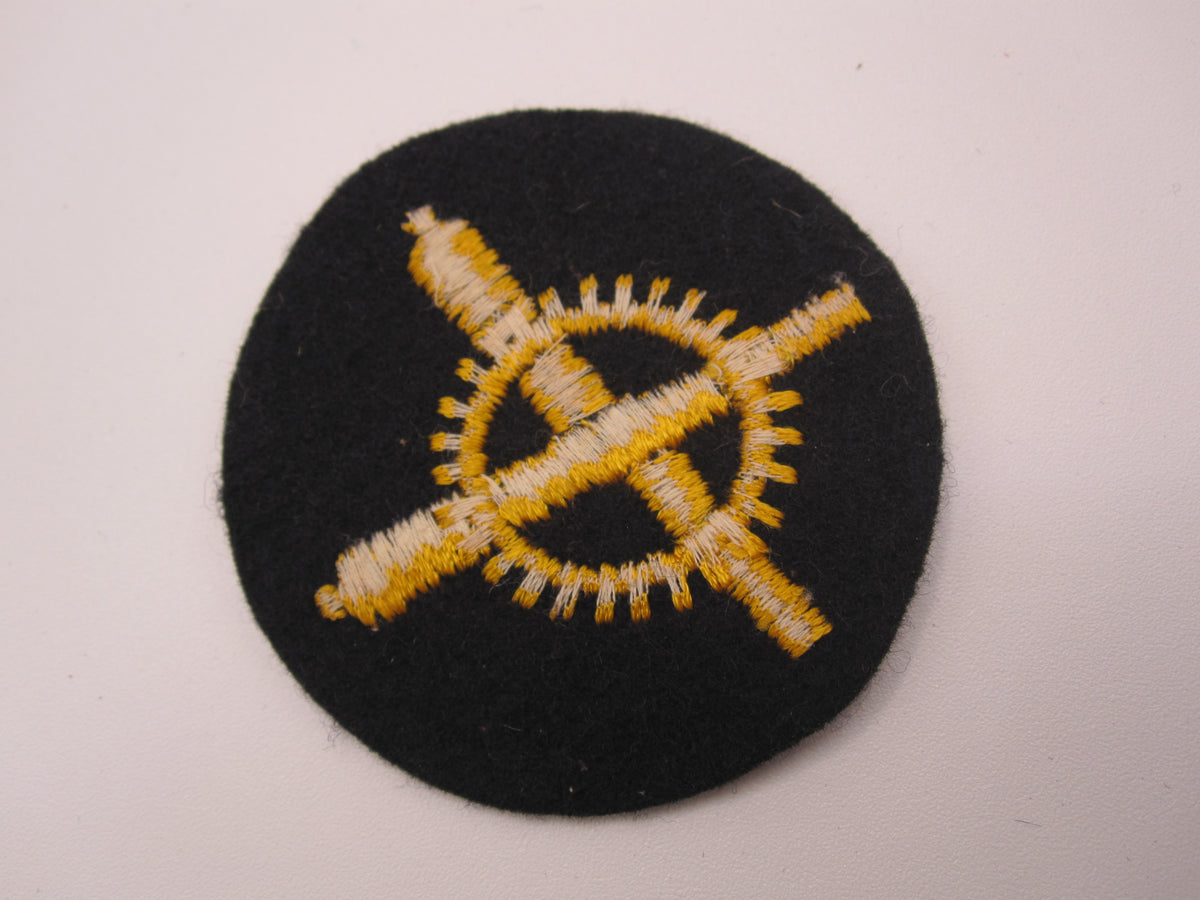 H.W.      ORIGINAL Abzeichen Artilleriemechanikerlaufbahn