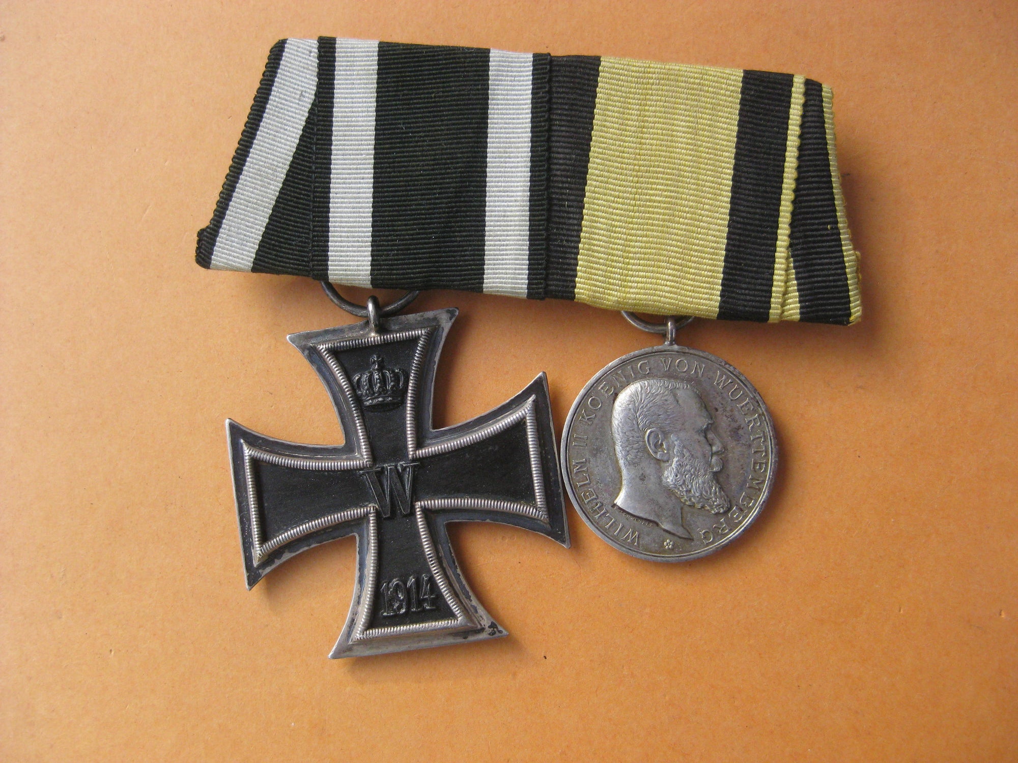 H.W.        2er Ordensspange Ordensschnalle Eisernes Kreuz (EK2/14) Tapferkeitsmedaille Württemberg
