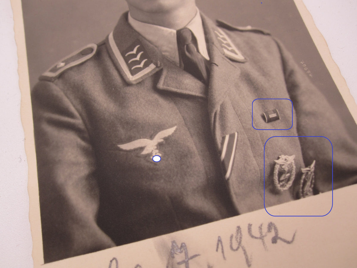 Uniformfoto Flakartillerie Erdkampfabzeichen &amp; Flakkampfabzeichen der Luftwaffe