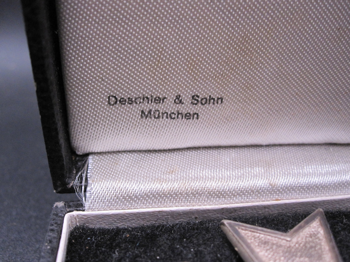 Kriegsverdienstkreuz 1.Klasse mit Schwertern im Verleihungsetui (KVK1/39) Hersteller: „1“