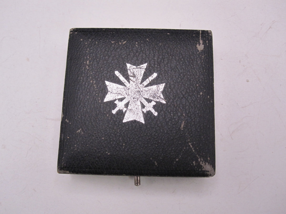 Kriegsverdienstkreuz 1.Klasse mit Schwertern im Verleihungsetui (KVK1/39) Hersteller: „1“