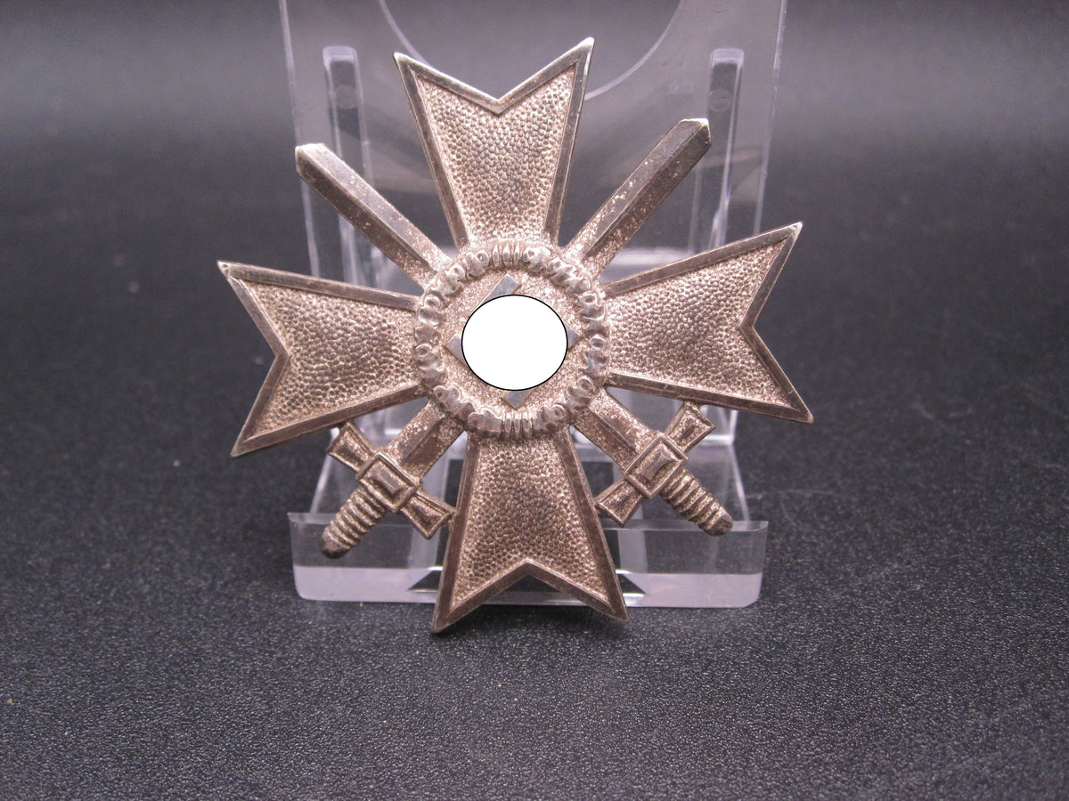 Kriegsverdienstkreuz 1.Klasse mit Schwertern im Verleihungsetui (KVK1/39) Hersteller: „1“