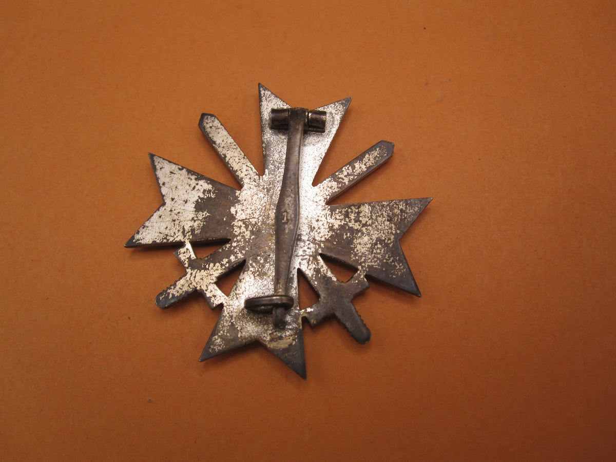 Kriegsverdienstkreuz 1.Klasse mit Schwertern im Verleihungsetui (KVK1/39) Hersteller: „1“