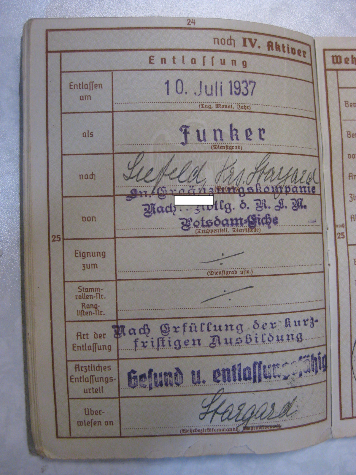 H.W.  -  -  Wehrpaß  Luftwaffe Afrikakämpfer &amp; Bandenkampf