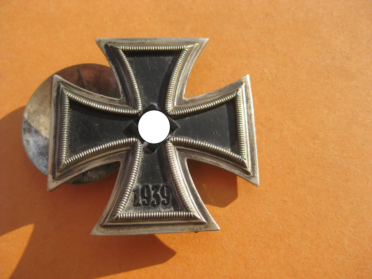 Eisernes Kreuz 1.Klasse 1939 (EK1/39) mit Schraubscheibe Hersteller: L58
