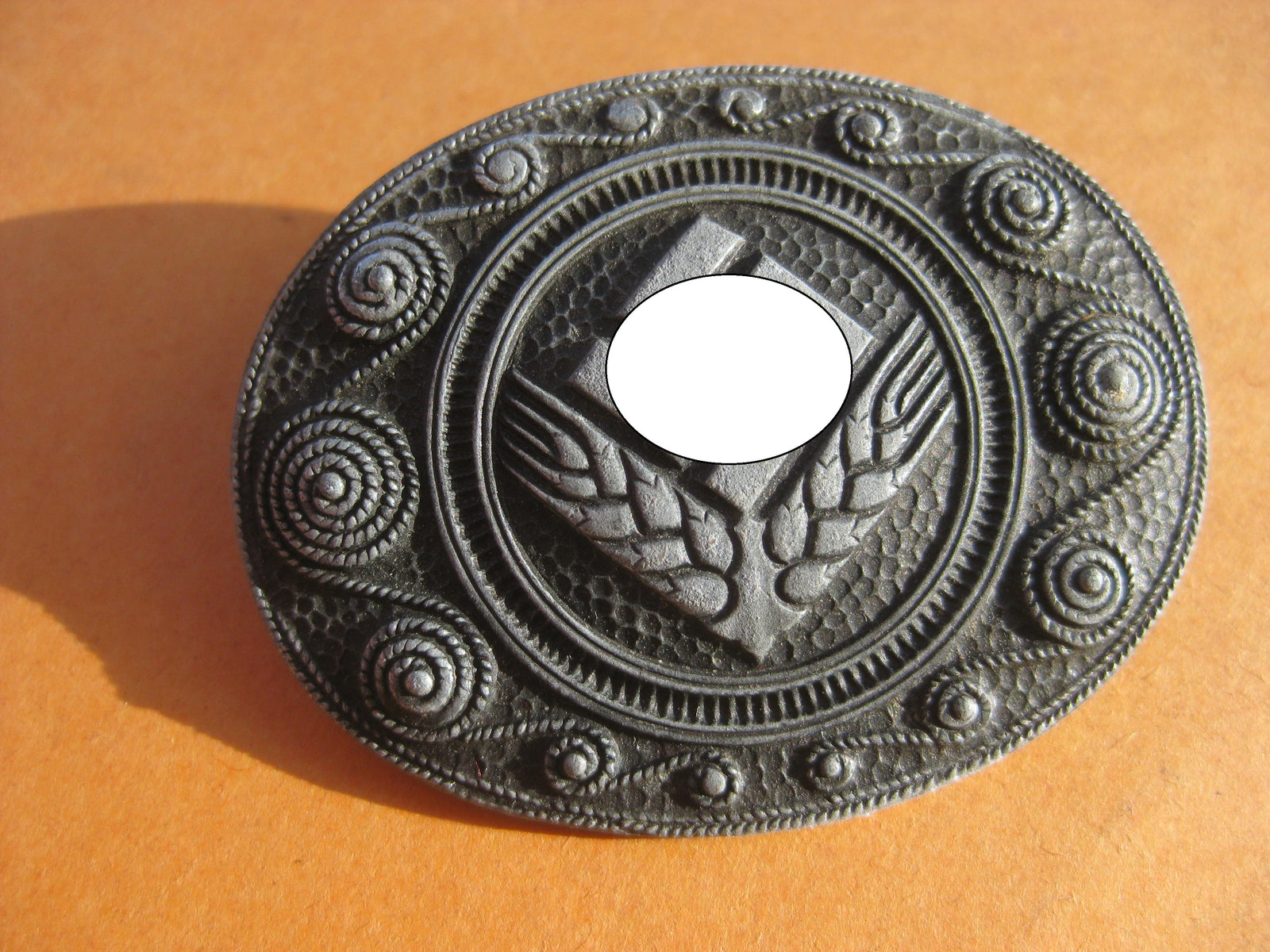 Brosche RAD weibliche Jugend Reichsarbeitsdienst (RAD/wJ) Hersteller: Assmann