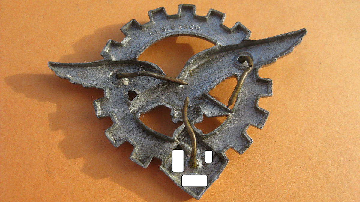 H.W.    -  -       Adler für Schirmmütze des General Luftzeugmeister (RLM) Luftwaffe