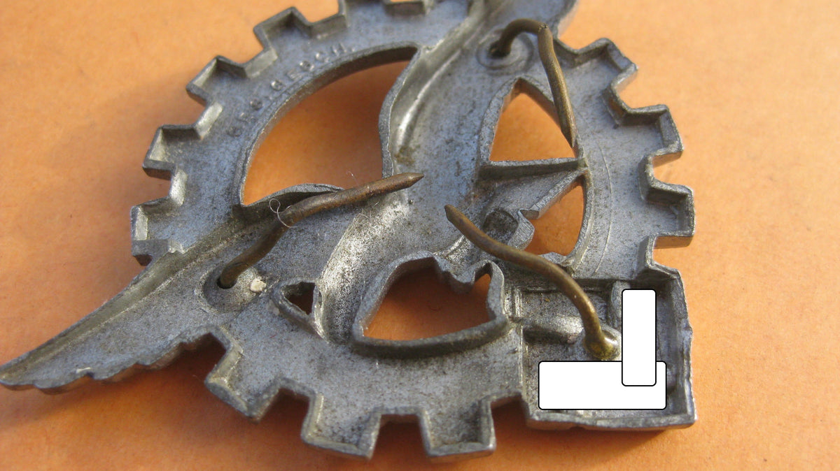 H.W.    -  -       Adler für Schirmmütze des General Luftzeugmeister (RLM) Luftwaffe