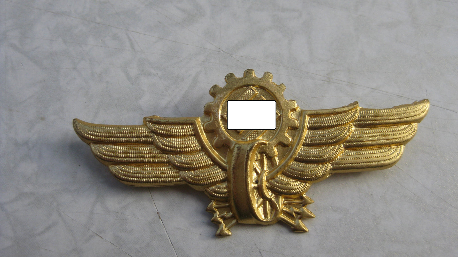 H.W.   -  -     Mützenabzeichen für Straßenbahnfahrer (DAF)