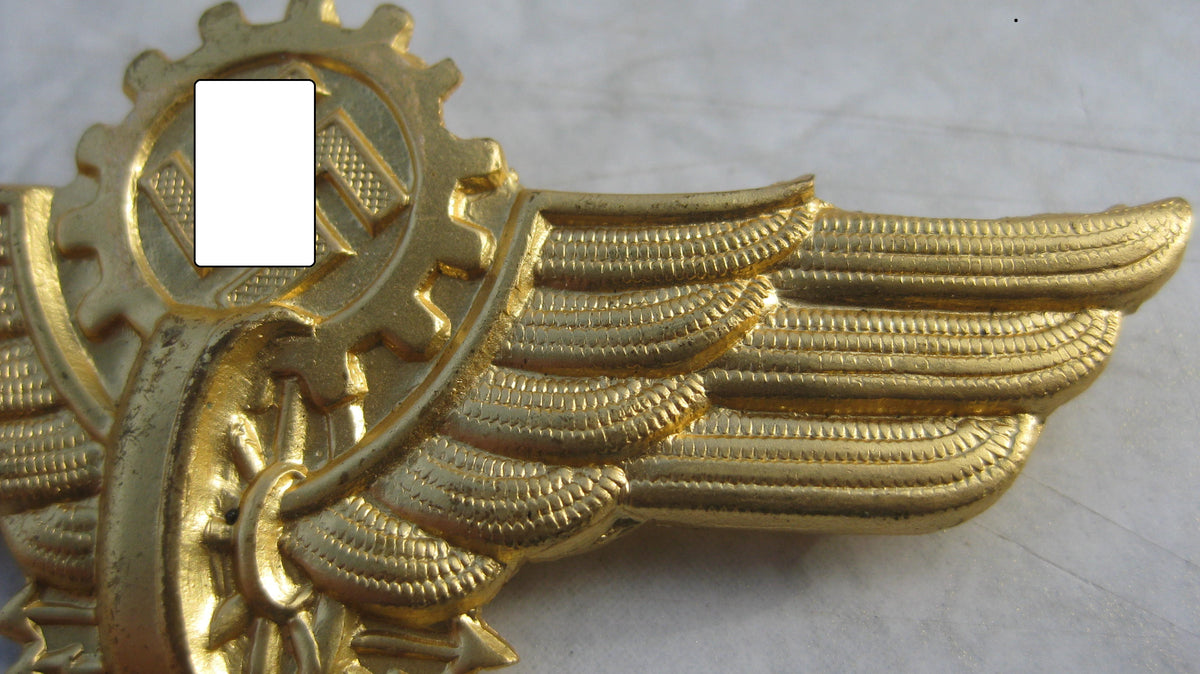 H.W.   -  -     Mützenabzeichen für Straßenbahnfahrer (DAF)