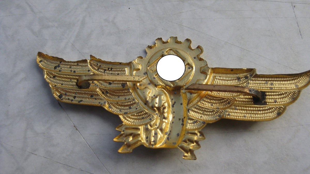 H.W.   -  -     Mützenabzeichen für Straßenbahnfahrer (DAF)