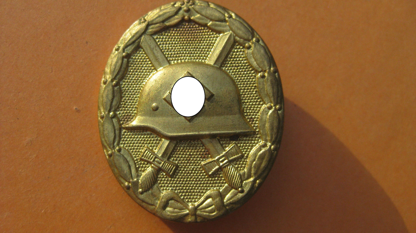 Verwundetenabzeichen 1939 in Gold Reenactment