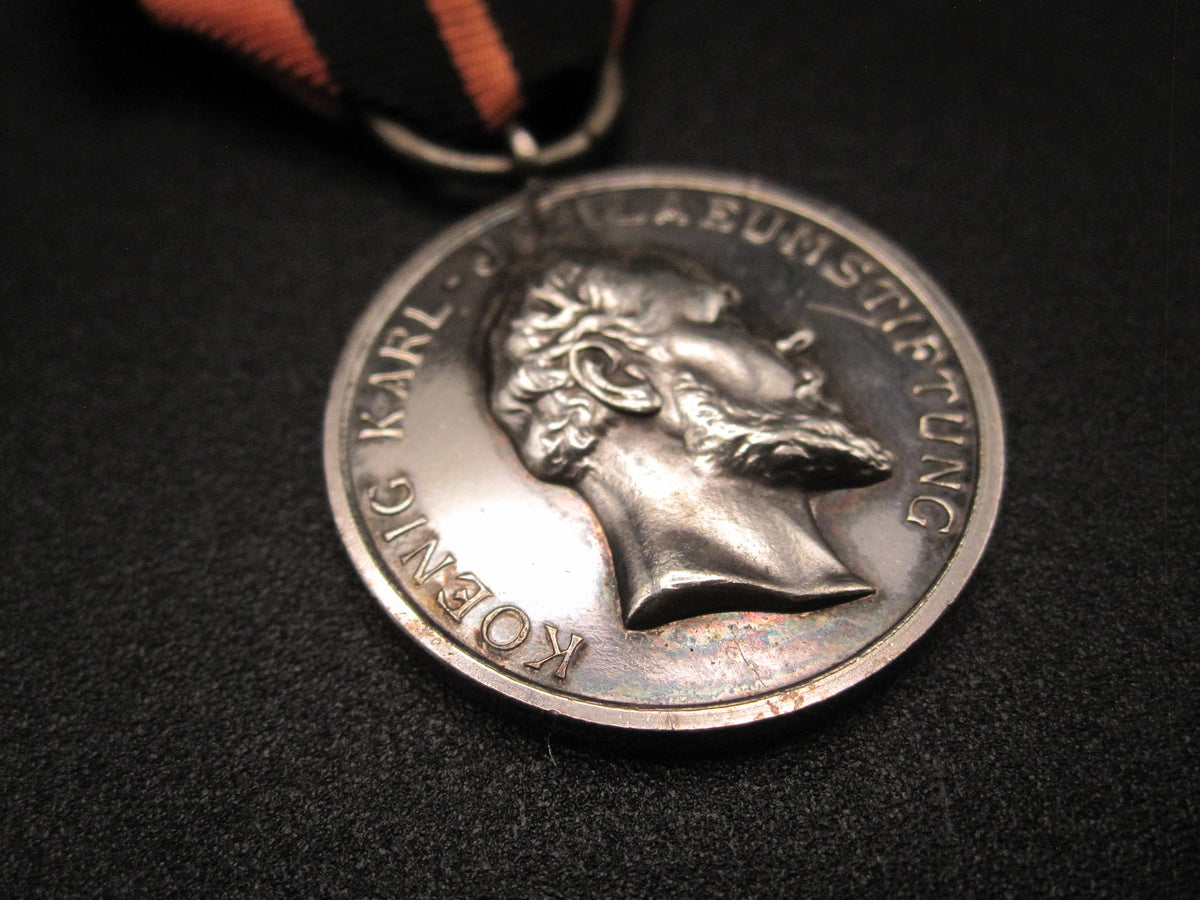 H.W.  -    -   Freitstaat Württemberg silberne Verdienstmedaille 1921 - 1934