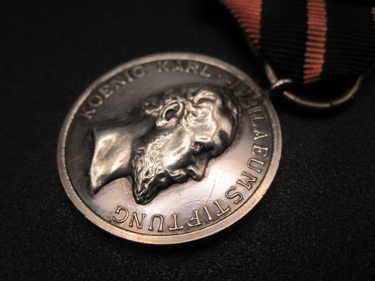 H.W.  -    -   Freitstaat Württemberg silberne Verdienstmedaille 1921 - 1934