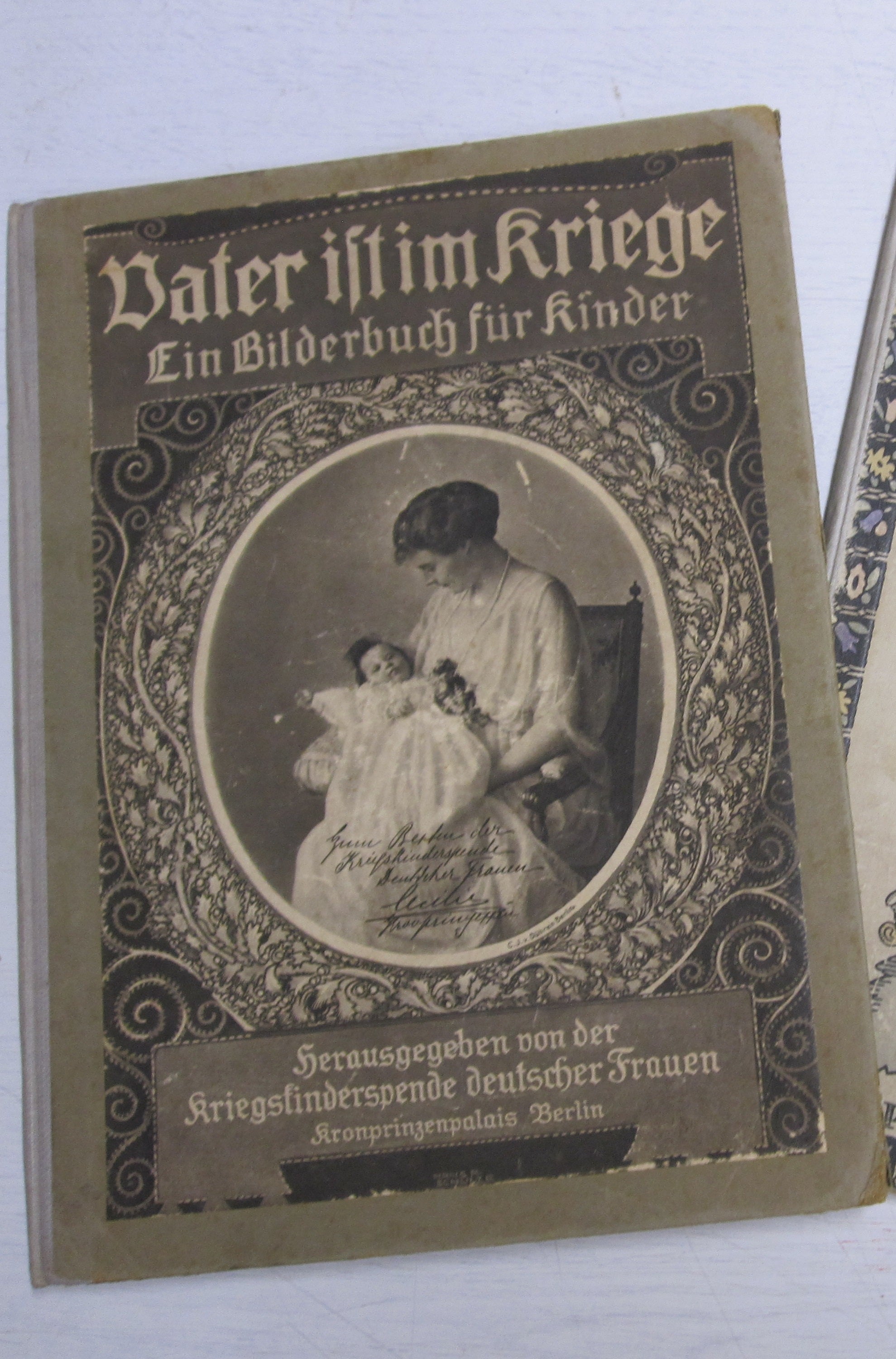 Vater ist im Kriege ein illustriertes Bilderbuch für Kinder aus Grosser Zeit um 1915