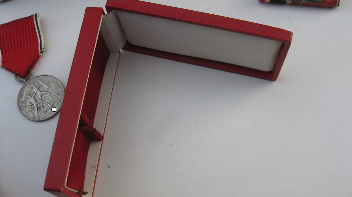 Anschlußmedaille 13.März 1938 / Österreichmedaille im Verleihungsetui