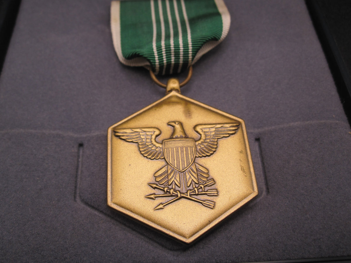 H.W.  - -  Orden Medal For Military Merit im Verleihungsetui