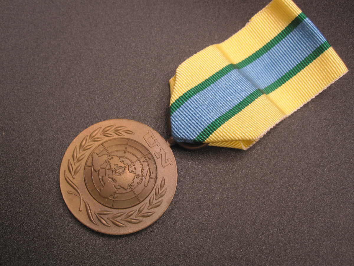 H.W.  - -   NATO Einsatzmedaille Bundeswehr SOMALIA UNOSOM