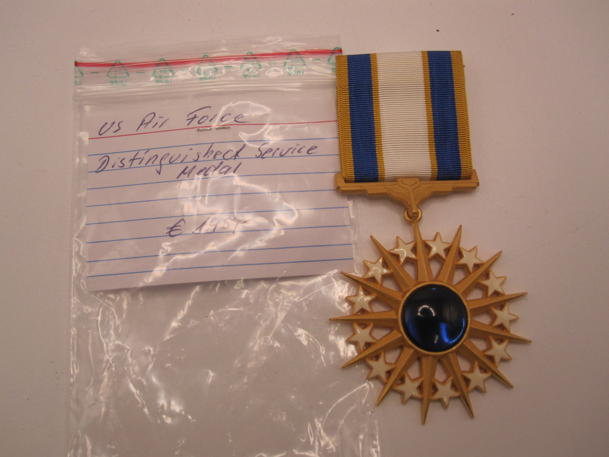 H.W.  - -  Air Force Medaille Distinguished Service Medal