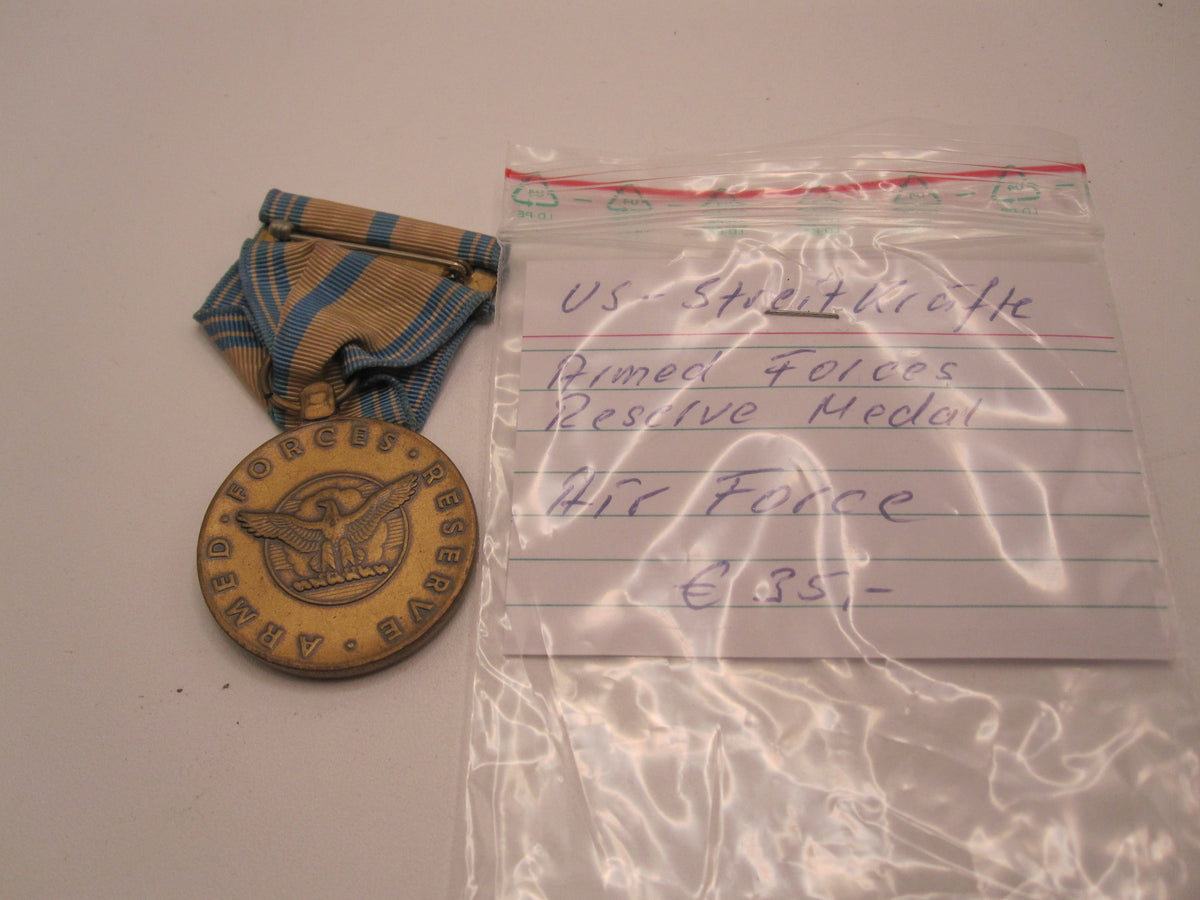H.W.  - -   USA  Armed Forces Reserve Medal / AIR FORCE