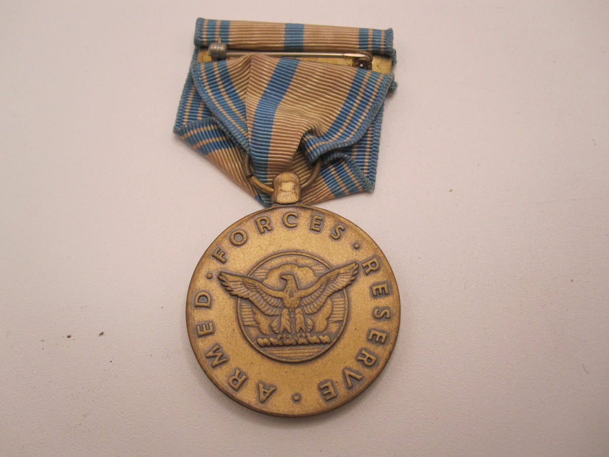 H.W.  - -   USA  Armed Forces Reserve Medal / AIR FORCE