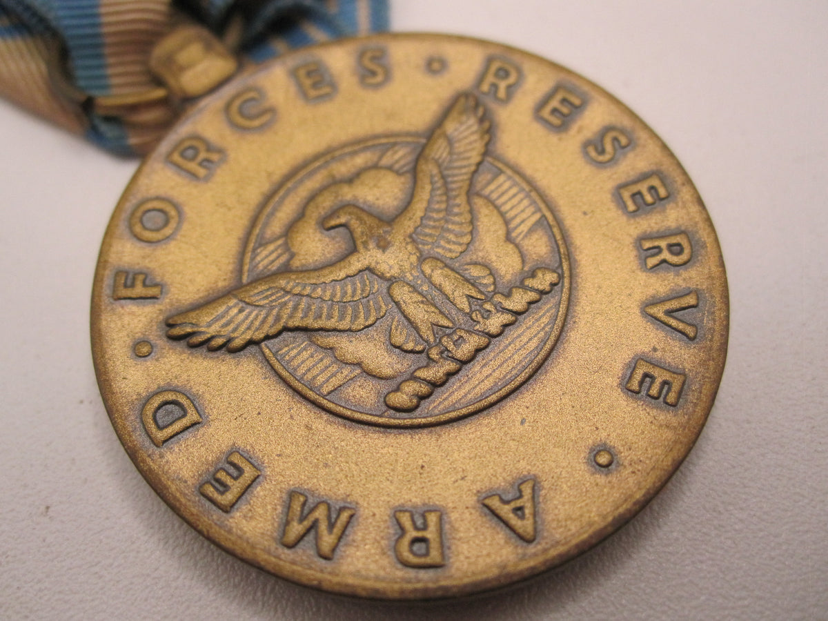 H.W.  - -   USA  Armed Forces Reserve Medal / AIR FORCE