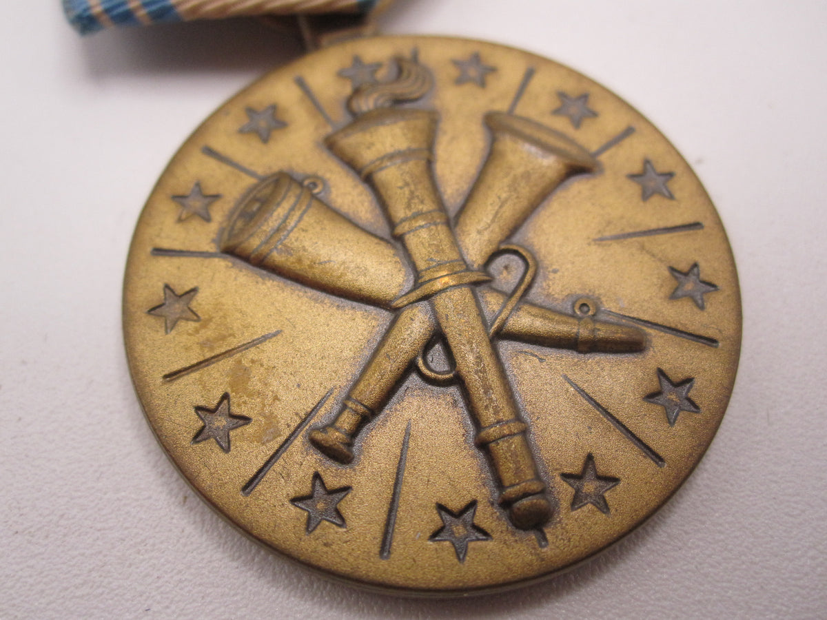 H.W.  - -   USA  Armed Forces Reserve Medal / AIR FORCE