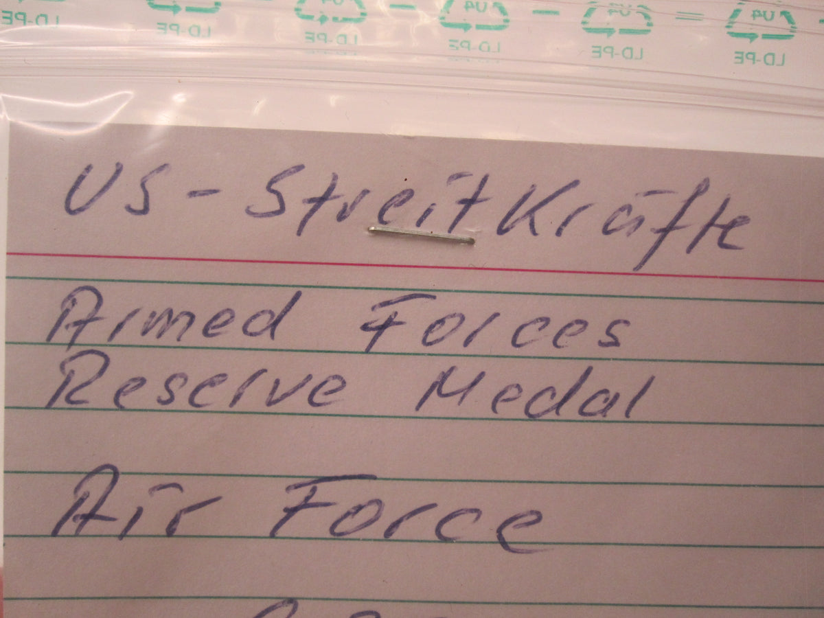 H.W.  - -   USA  Armed Forces Reserve Medal / AIR FORCE