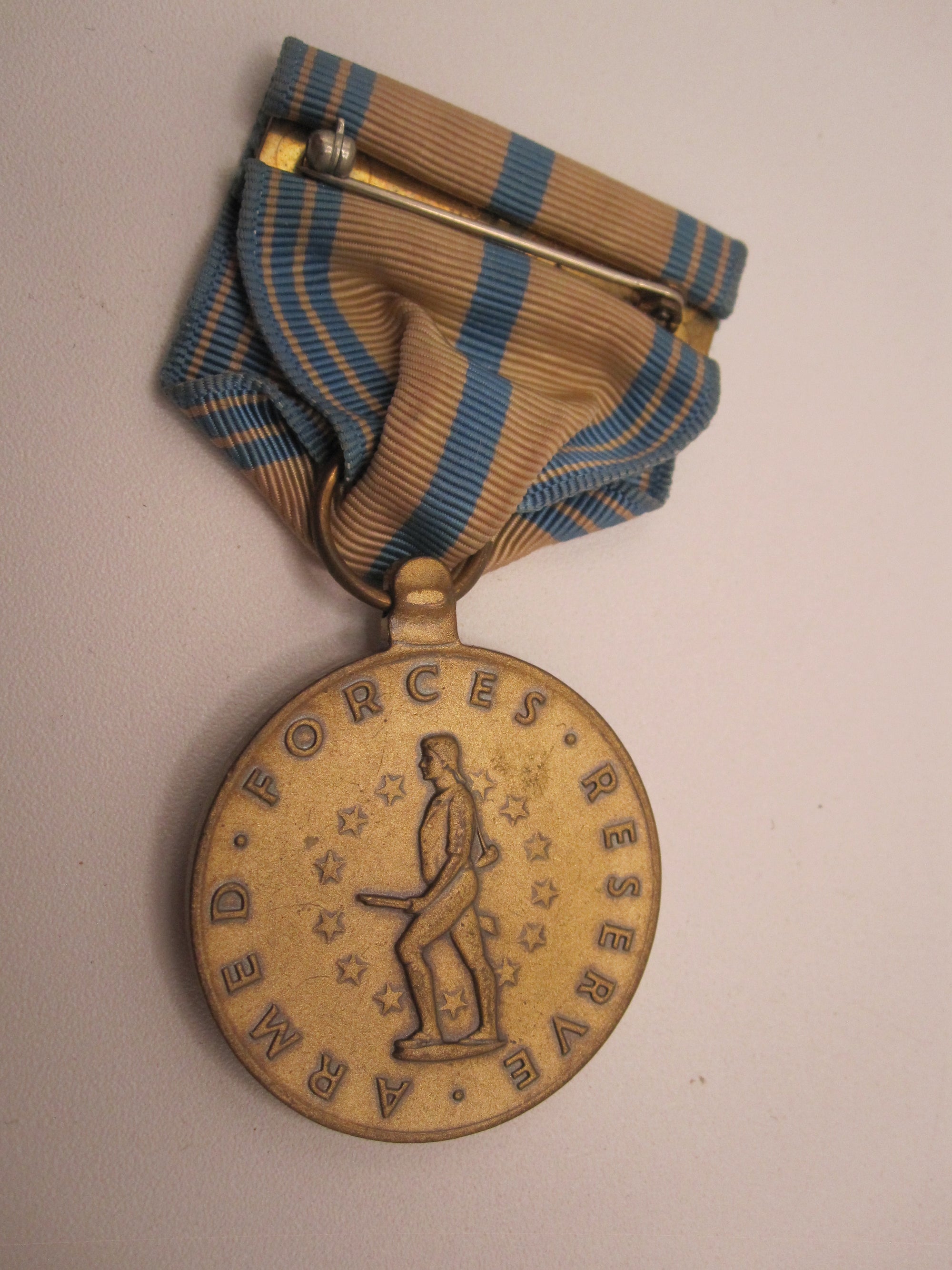 H.W.  - -   USA  Armed Forces Reserve Medal / ARMY