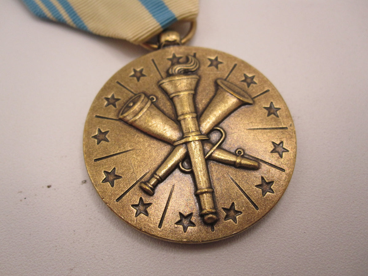 H.W.  - -   USA  Armed Forces Reserve Medal / COAST GUARD