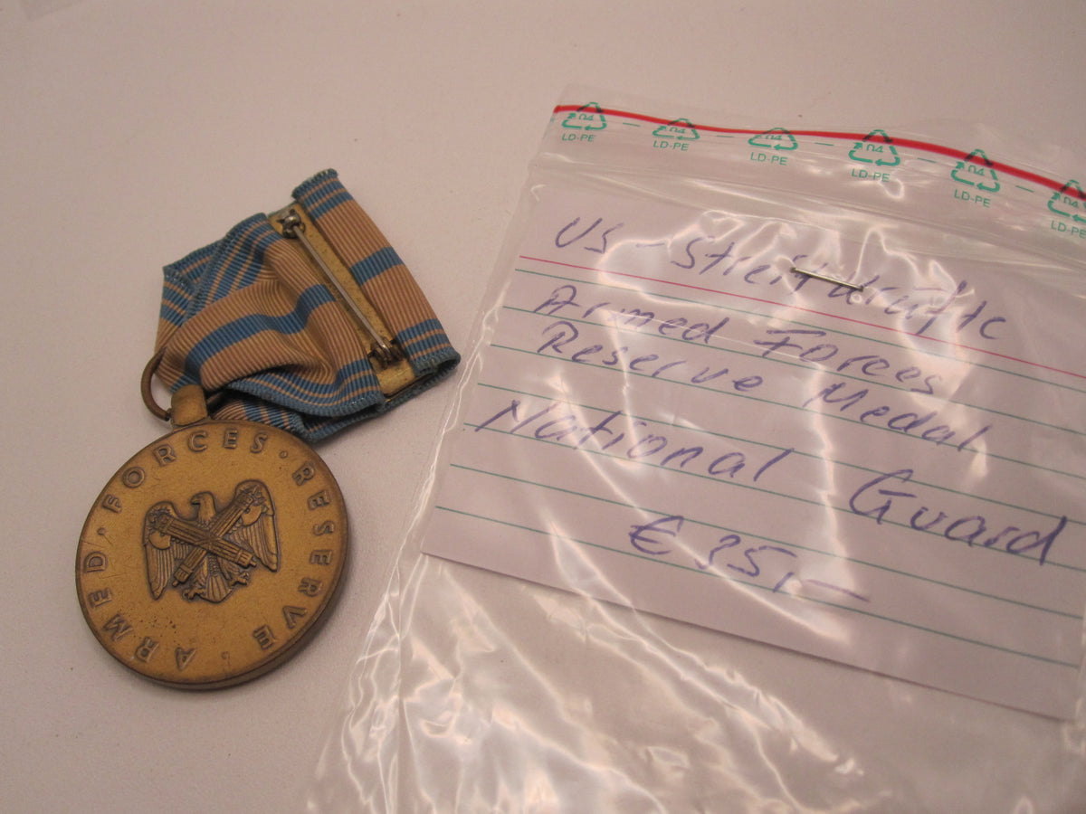 H.W.  - -   USA  Armed Forces Reserve Medal / NATIONAL GUARD